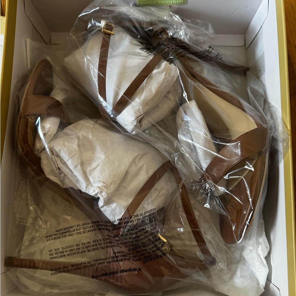 Michael Kors Antonia Leather Sandal Pumps - Picture 8 of 9